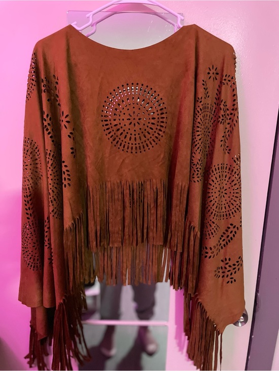 American Eagle Outfitters Sweaters - American Eagle women’s shorts size 10 L tank/like new faux suede poncho w/fringe
